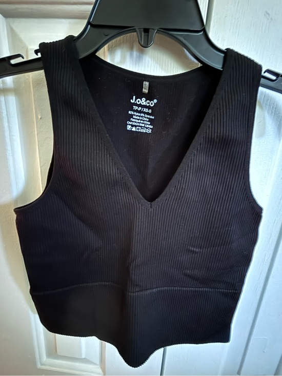 Jo& co Tops - Black Ribbed V-Neck Crop Tank Top